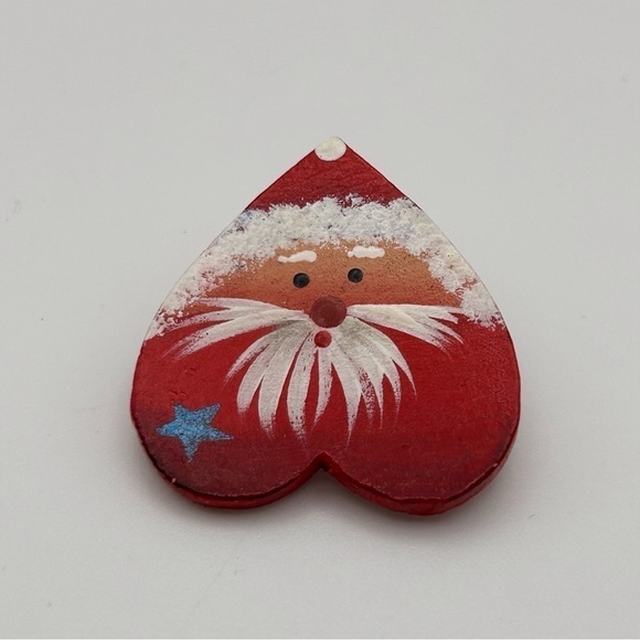 Small Vintage Hand Painted Whimsical Santa Face Beard Brooch Heart Shaped - Picture 2 of 5